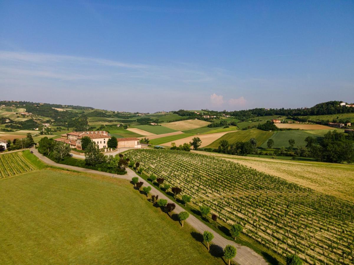 Spinerola Hotel In Cascina & Restaurant Uvaspina Монкальво Экстерьер фото