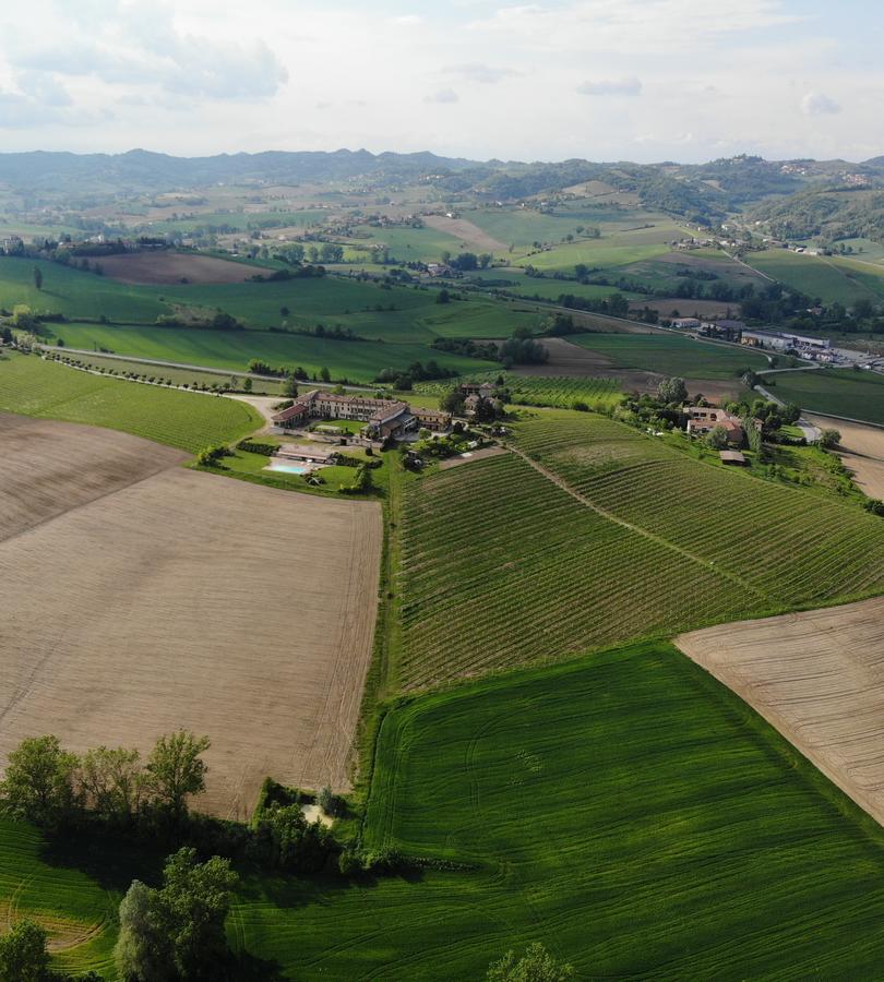 Spinerola Hotel In Cascina & Restaurant Uvaspina Монкальво Экстерьер фото