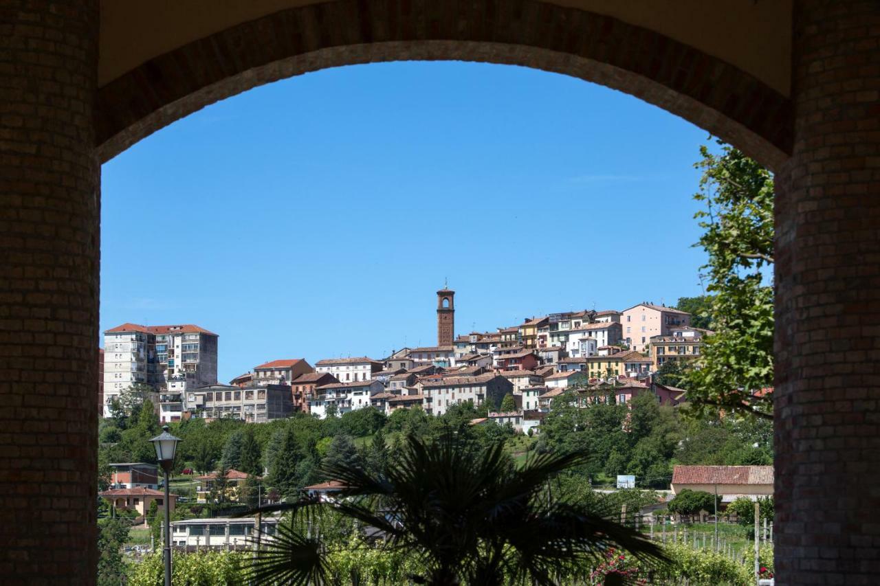 Spinerola Hotel In Cascina & Restaurant Uvaspina Монкальво Экстерьер фото